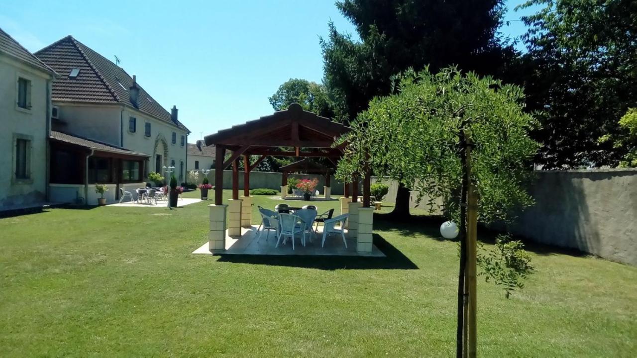 Отель Le Domaine Des Papillons Beaujeu-Saint-Vallier-et-Pierrejux Экстерьер фото