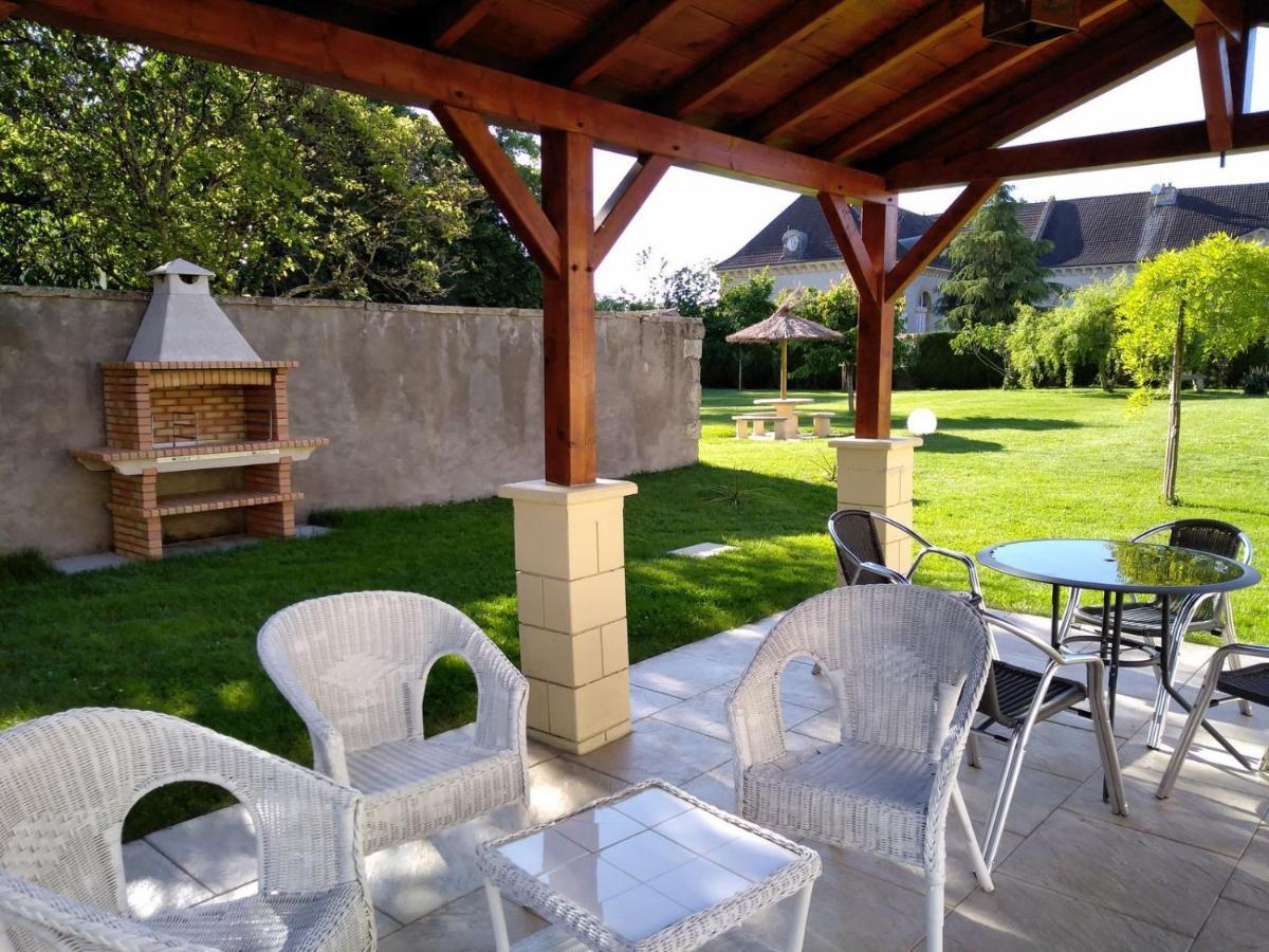 Отель Le Domaine Des Papillons Beaujeu-Saint-Vallier-et-Pierrejux Экстерьер фото
