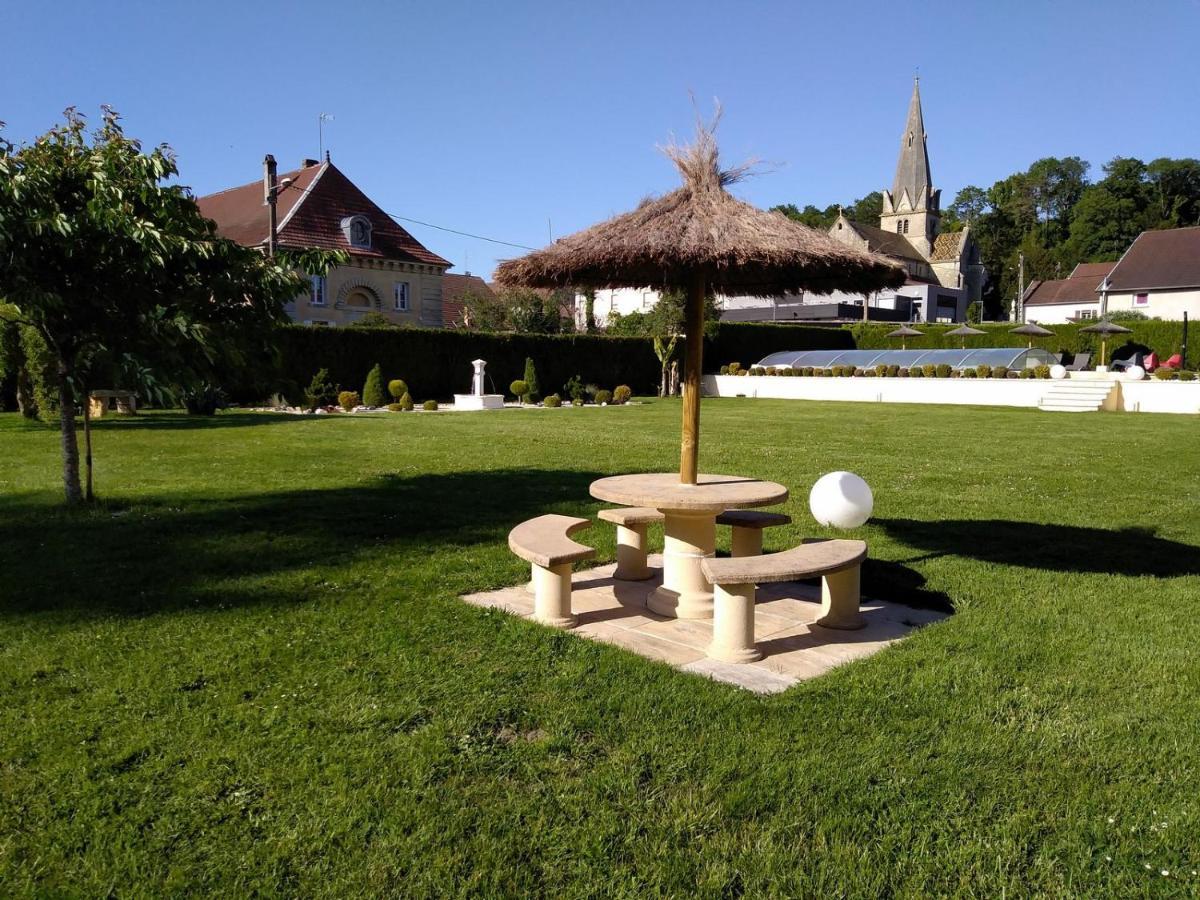 Отель Le Domaine Des Papillons Beaujeu-Saint-Vallier-et-Pierrejux Экстерьер фото