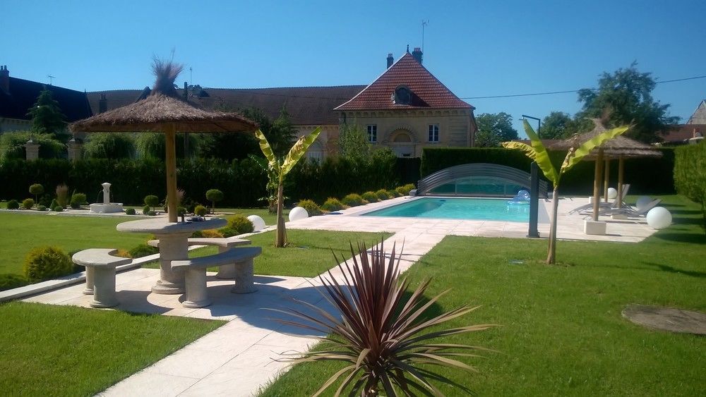 Отель Le Domaine Des Papillons Beaujeu-Saint-Vallier-et-Pierrejux Экстерьер фото