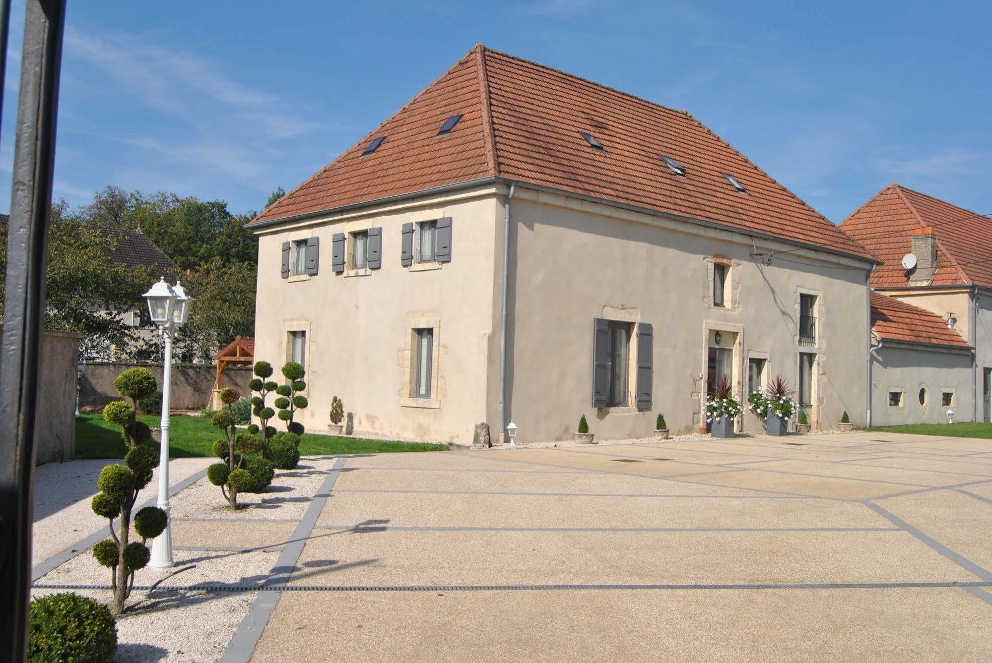 Отель Le Domaine Des Papillons Beaujeu-Saint-Vallier-et-Pierrejux Экстерьер фото