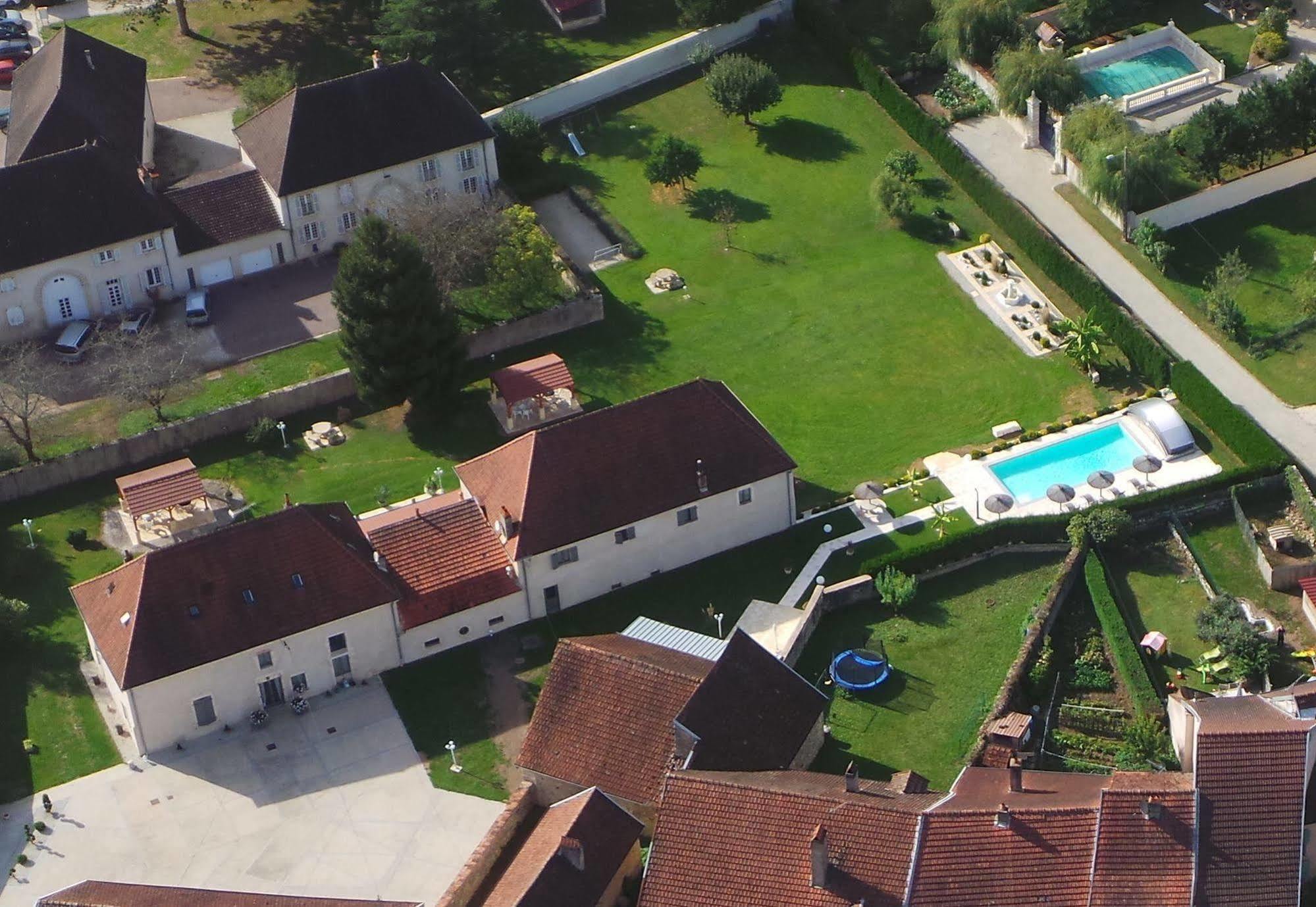 Отель Le Domaine Des Papillons Beaujeu-Saint-Vallier-et-Pierrejux Экстерьер фото