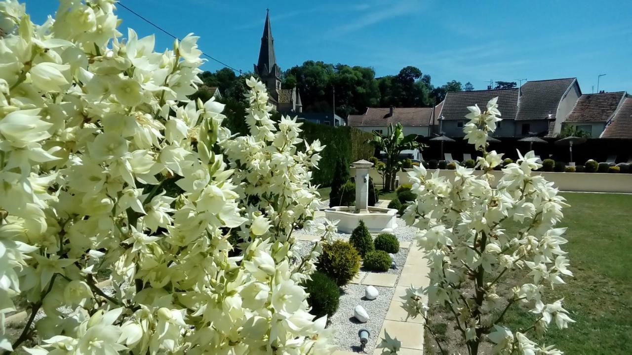 Отель Le Domaine Des Papillons Beaujeu-Saint-Vallier-et-Pierrejux Экстерьер фото