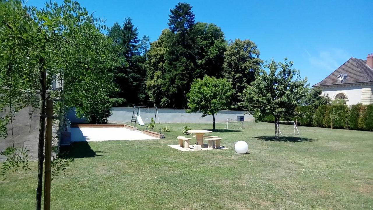 Отель Le Domaine Des Papillons Beaujeu-Saint-Vallier-et-Pierrejux Экстерьер фото