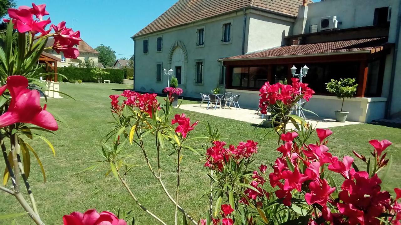 Отель Le Domaine Des Papillons Beaujeu-Saint-Vallier-et-Pierrejux Экстерьер фото