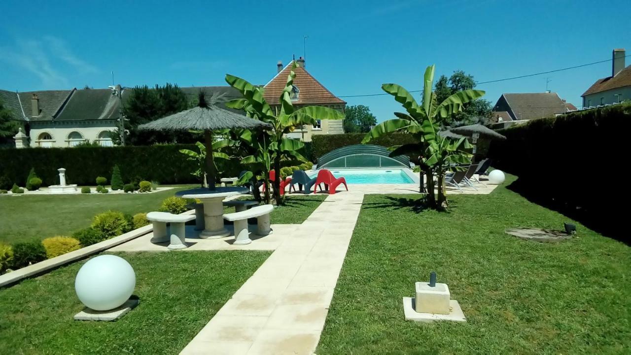 Отель Le Domaine Des Papillons Beaujeu-Saint-Vallier-et-Pierrejux Экстерьер фото